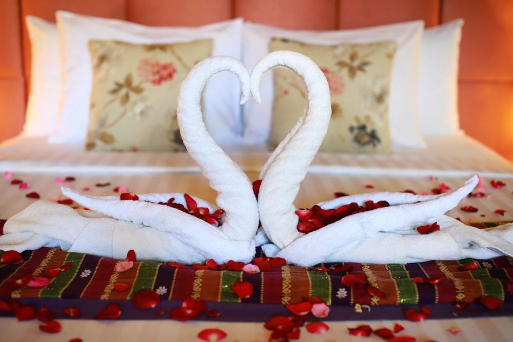 Sagara Villas And Suites Sanur By Ahm Luaran gambar A towel swan