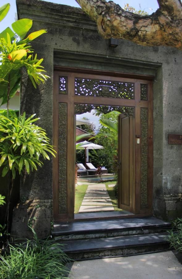 Sagara Villas And Suites Sanur By Ahm Luaran gambar Entrance to a villa at the resort