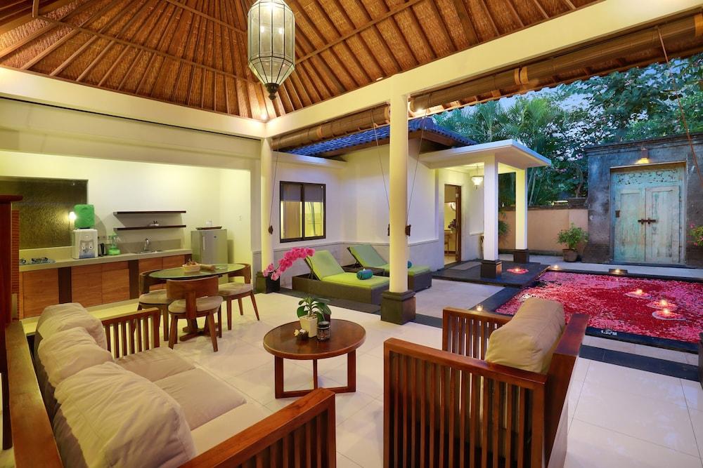 Sagara Villas And Suites Sanur By Ahm Luaran gambar A villa at the resort